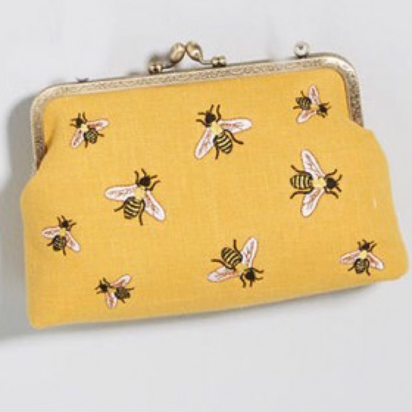 bee clutch